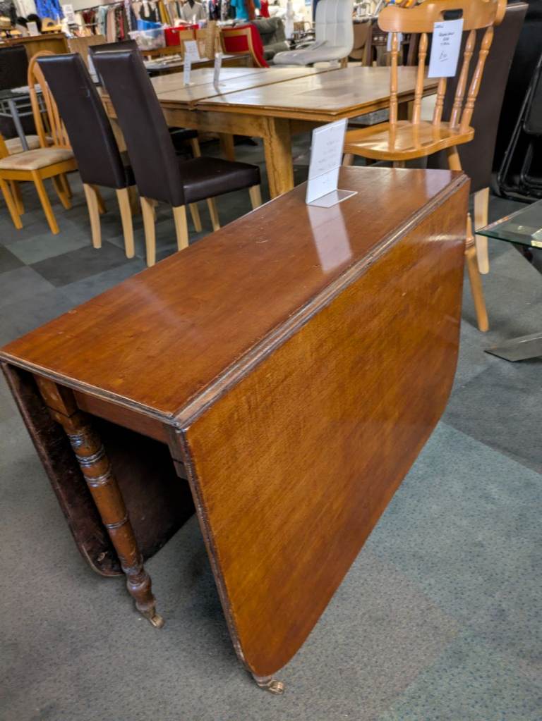 LOVELY PERIOD MAHOGANY DROP-LEAF TABLE