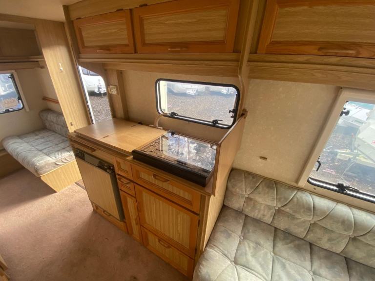 CROWN SCEPTRE - 1998 - 5 BERTH - SEATING BOTH ENDS 