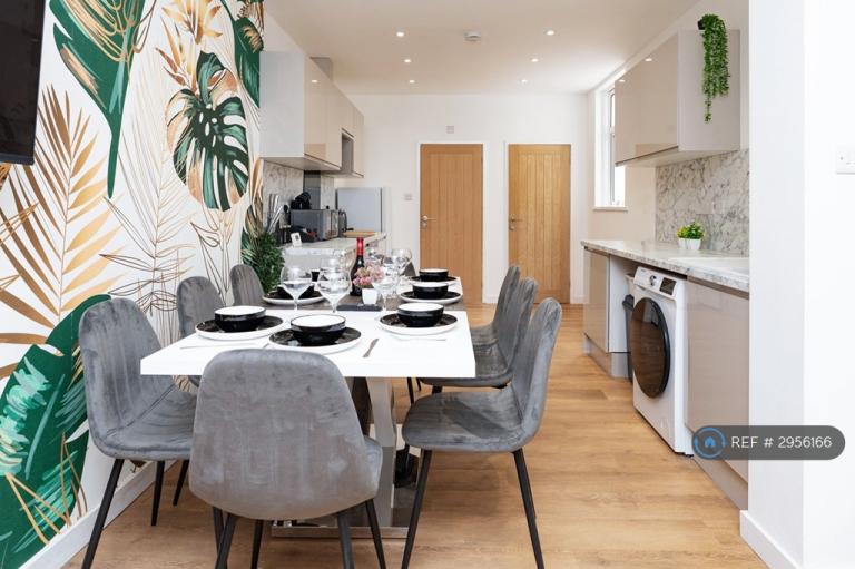 3 bedroom flat in London Road, Portsmouth, PO2 (3 bed) (#2956166)