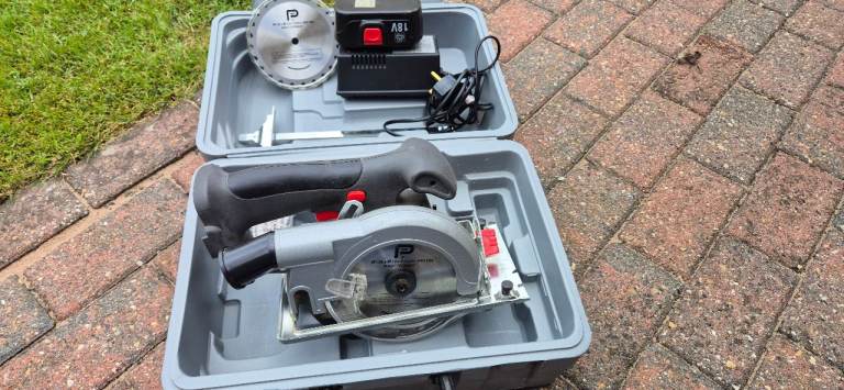 Circular saw in case with new blade