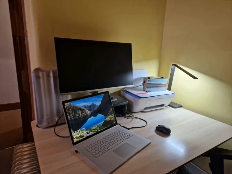 Electric standing desk
