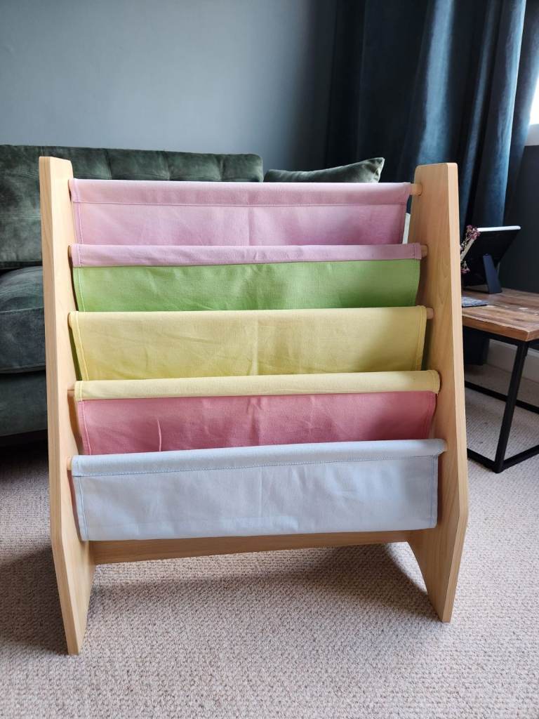 Kids Wooden Sling Bookcase with Multicoloured Fabric Pockets