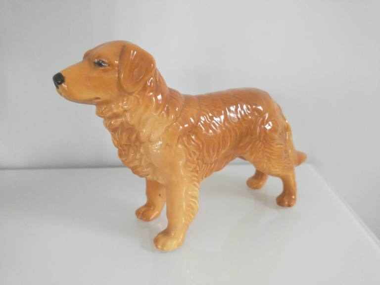 Vintage Golden Retriever pottery dog model/figure, high gloss Marked SylvaC 3169