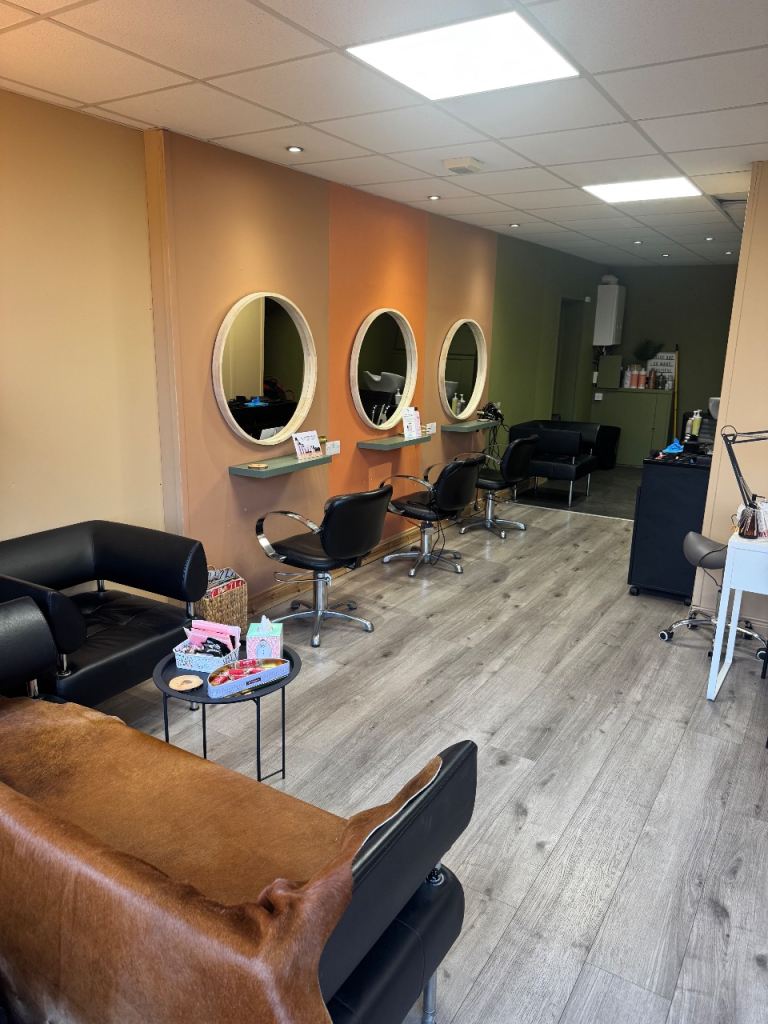 Hairdressers/Barbers shop to Rent 