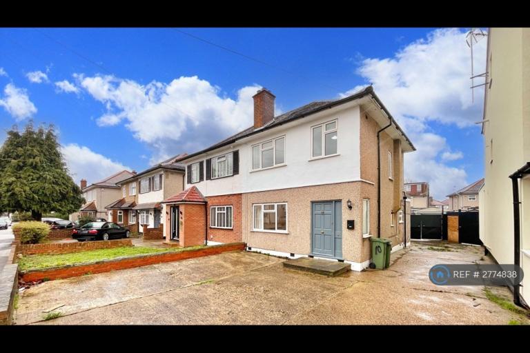 4 bedroom house in Mansfield Drive, Hayes, UB4 (4 bed) (#2774838)