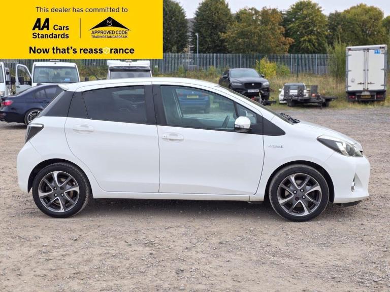 2014 Toyota Yaris 1.5 VVT-h Trend Hatchback 5dr Petrol Hybrid CVT Euro 5 (101 ps) Hatchback Hybri...