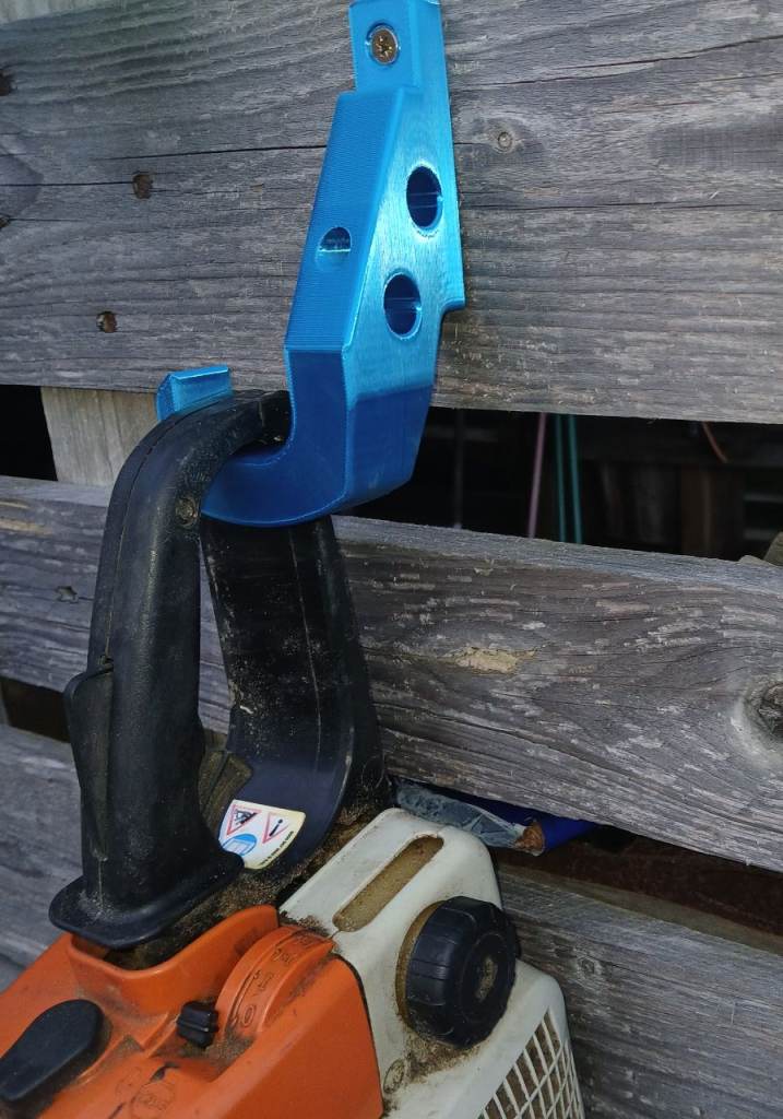 🇬🇧 BRAND NEW CHAINSAW STORAGE HOOK/HANGER + 2 x Screws