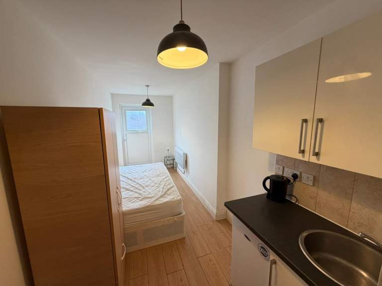 BENEFITS ACCEPTED - Studio Flat Available in Hither Green Lewisham SE6