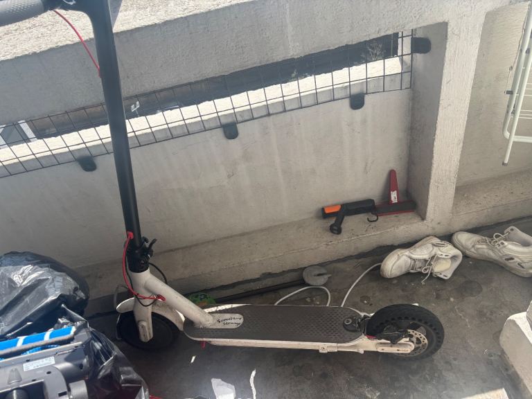 Electric scooter for spares or repairs 