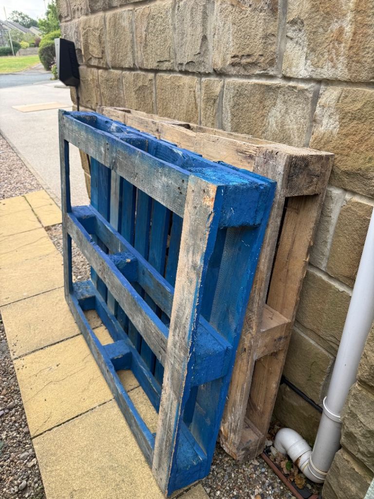 2x clean pallets 