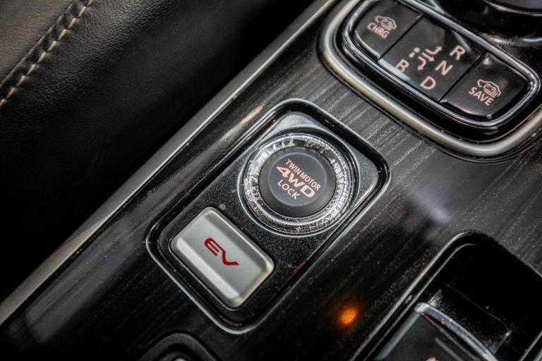 2017 Mitsubishi Outlander 2.0h 12kWh 4h SUV 5dr Petrol Plug-in Hybrid CVT 4WD Euro 6 (s/s) (200 p...