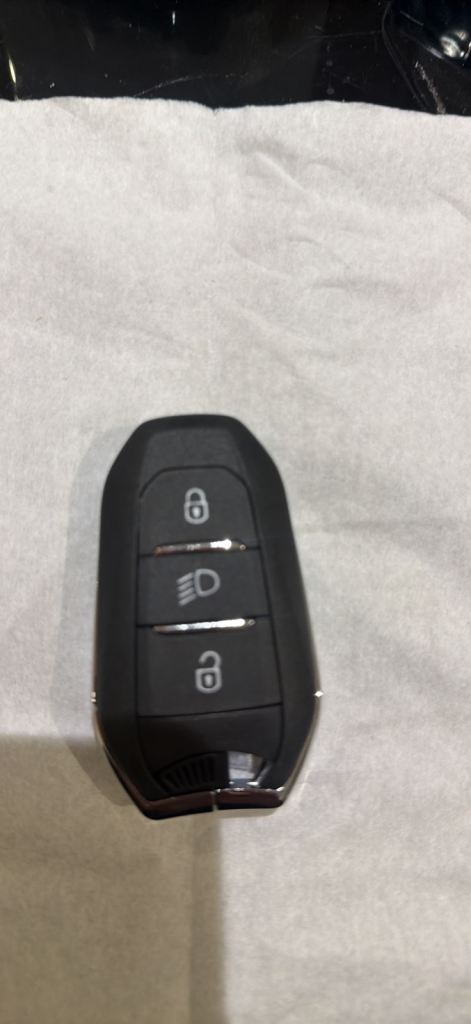 Car keys programming and cutting