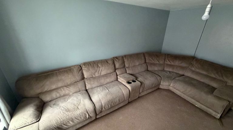 Large Brown Fabric Corner Sofa with Recliner – Good Condition