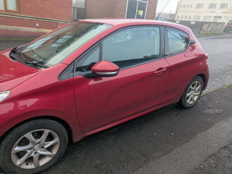 Peugeot, 208, Hatchback, 2014, Manual, 1199 (cc), 3 doors