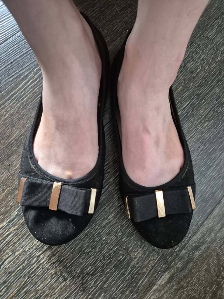 Black Suede Ballet Flats with Gold Detail – Good Condition