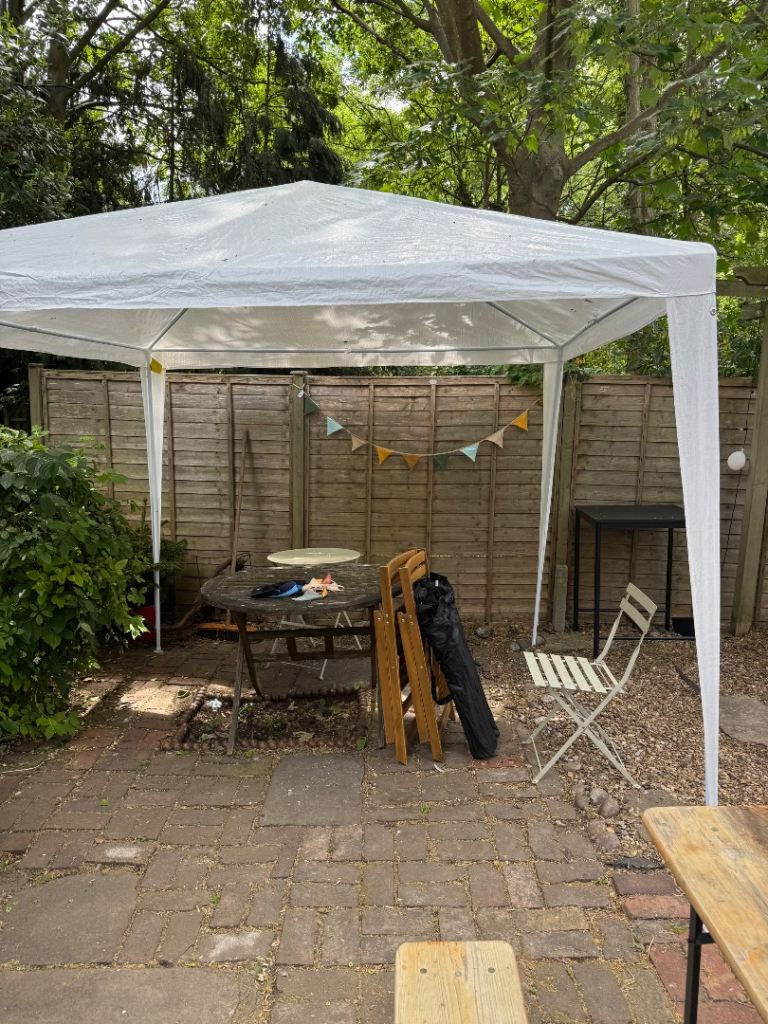 Outsunny Gazebo - good as new!