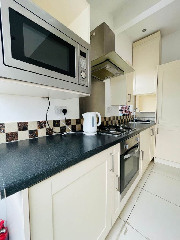 2 Bed Flat Available ASAP All Bills Included-Didsbury-M20