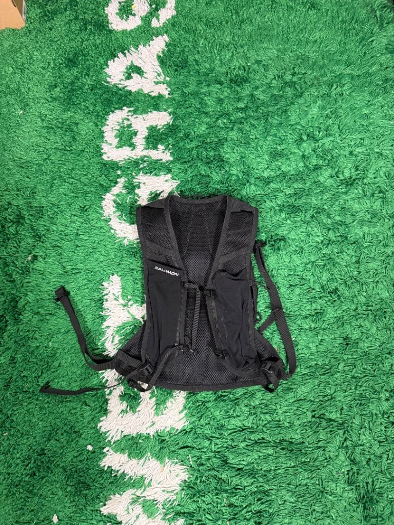 Black Salomon cross 8 litres vest running vest hydration pack One size