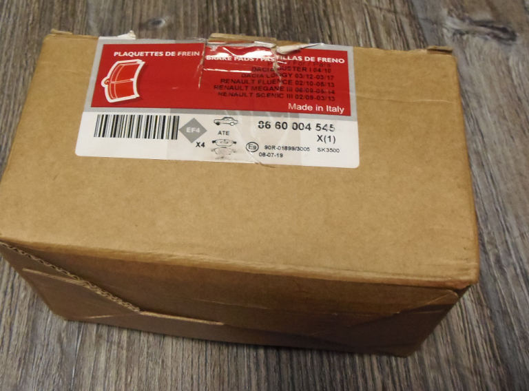 Dacia Duster front brake pad set