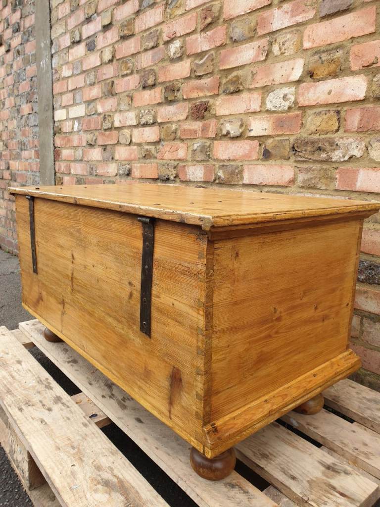 Antique Victorian Pine Trunk Storage Box Coffee Table Wooden Blanket Box solid