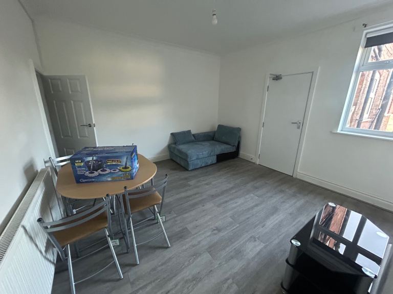 ROOMS TO RENT IN DE11 Swadlincote FOR £10 A WEEK
