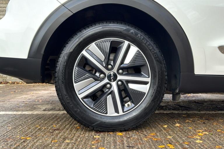  Kia Niro Plug In Hybrid 1.6 Gdi 8.9kwh 3 Suv 5dr Petrol Plug In Hybrid Dct