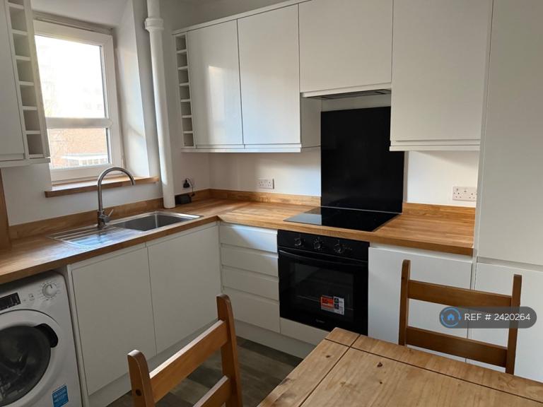 3 bedroom flat in Brigstock House, London, SE5 (3 bed) (#2420264)