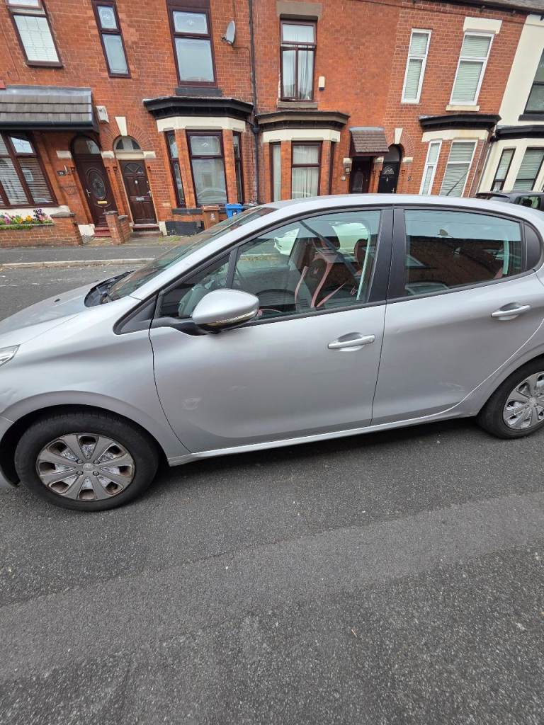 Peugeot, 208, Hatchback, 2013, Semi-Auto, 1398 (cc), 5 doors