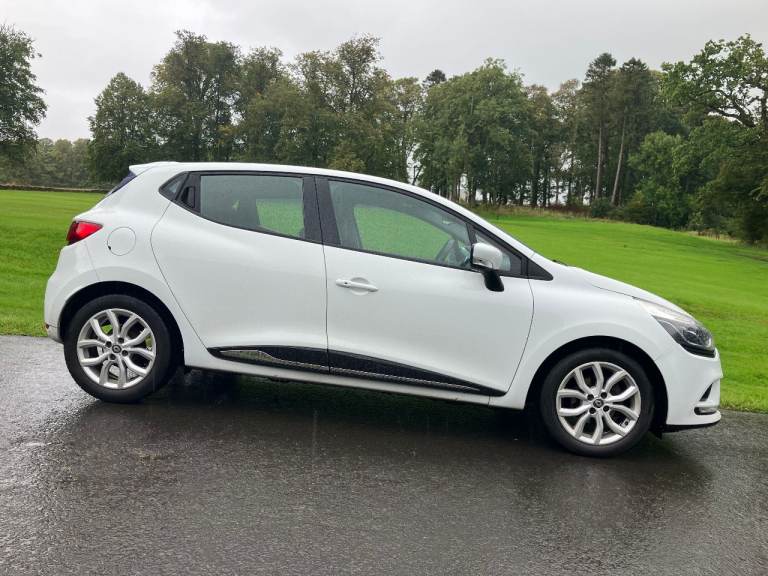 EXCEPTIONAL CONDITION 2016 RENAULT CLIO DYNAMIQUE NAV 5 DR. MOT JULY-26. Full Service Hist. 