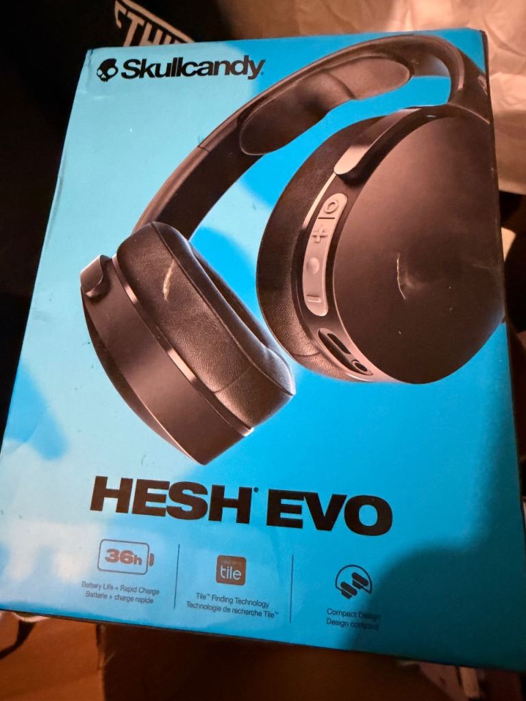 MULTIPLE HEADPHONES/GAMING HEADSETS