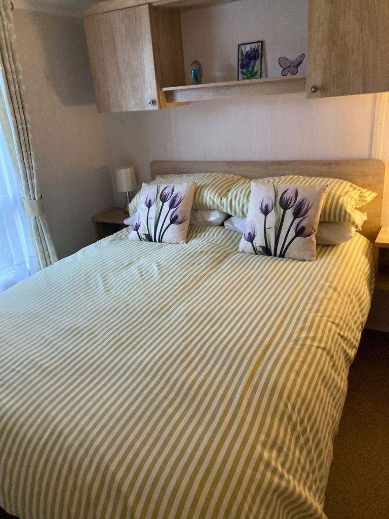 Swift Burgandy 2018 2 bedroom  6 Berth