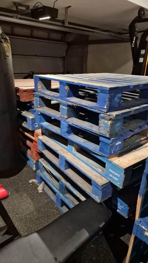 Free pallets collection only from Giffnock 