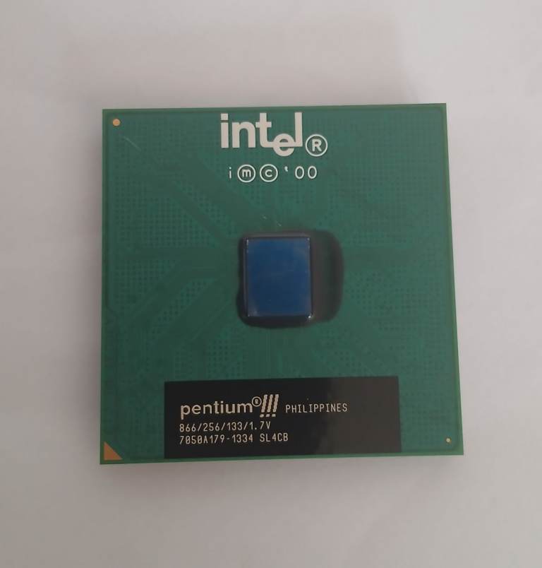 Intel Pentium III processor, SL4CB, 866 MHZ, 133 MHz front-side bus features 256 KB of L2 cache