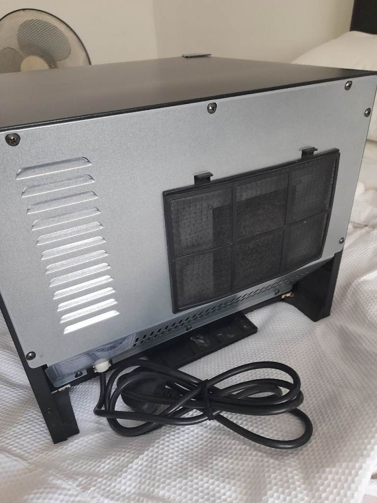 Black table top fridge in excellent condition