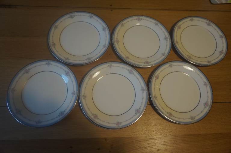 Set of six Royal Doulton fine bone china tea plates in LISA pattern. Perfect condition