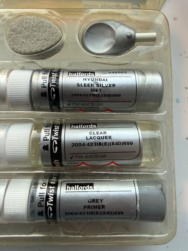 Halfords stone chip & scratch repair kit for Hyundai sleek Silver 