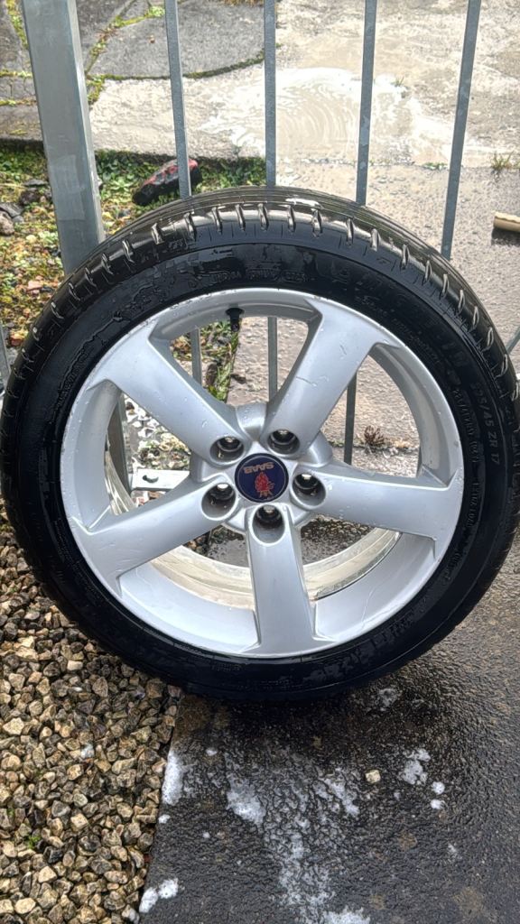 Saab 9-3 Alloys with near new Tyres