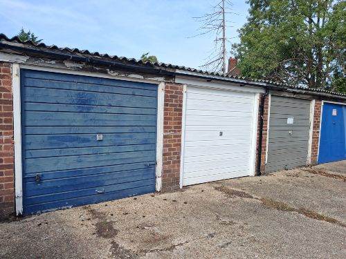 Garage for rent in Pinner 