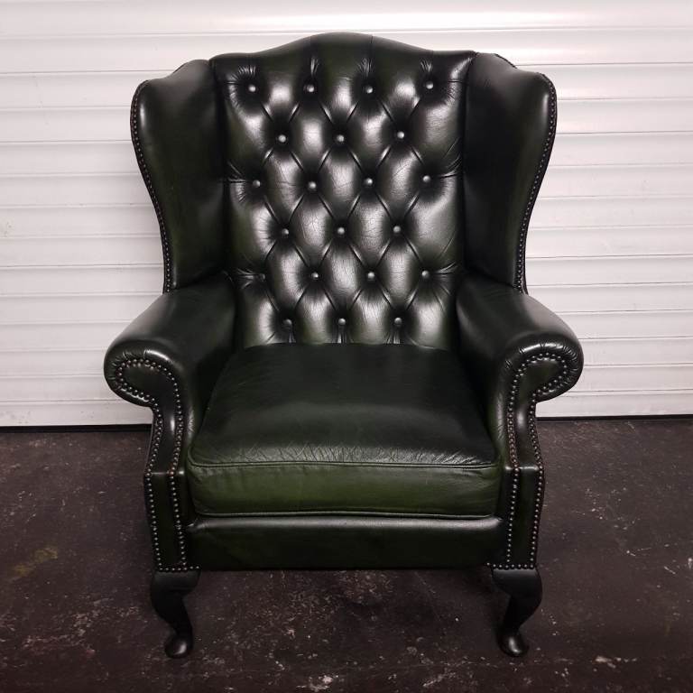 Beautiful Dark Green Leather Chesterfield Winged arm chair QUEEN ANNE - Stud detail