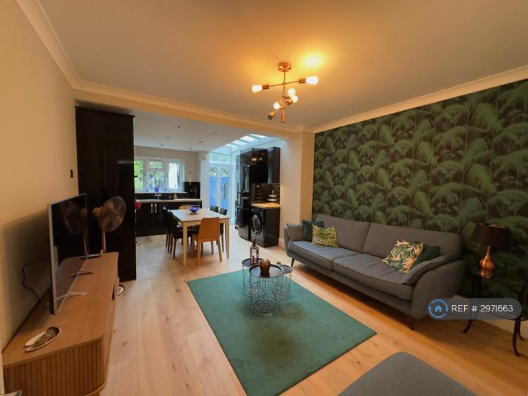 4 bedroom house in Linkfield Road, Isleworth, TW7 (4 bed) (#2971663)