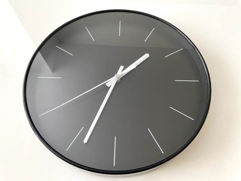 Wall Clock - Sweeping/Silent Arms - Black/White