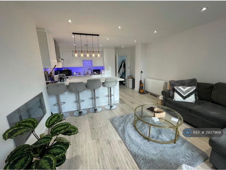 3 bedroom flat in Ranmoor Road, Sheffield, S10 (3 bed) (#2937969)