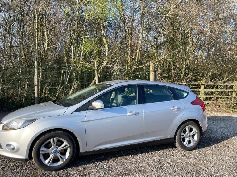 FORD FOCUS 1.6 ZETEC AUTOMATIC 61 REG 5 DOOR MOT JUNE 18TH 2026 LOW INSURANCE 40+MPG