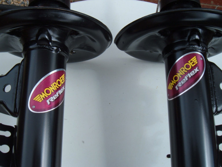 BMW E36 316i/318i Standard Front Shock Absorbers/Strutts - Monroe