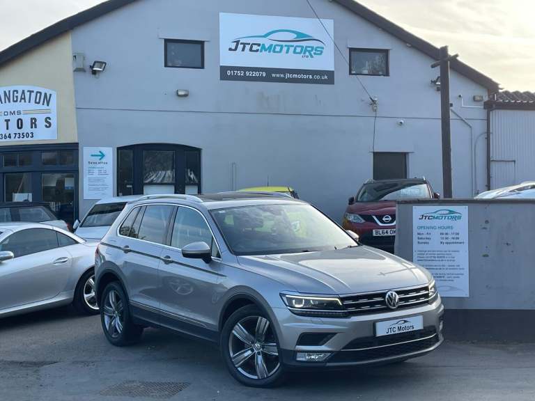 VOLKSWAGEN TIGUAN 2.0 TDi 150 SEL 5dr Man, diesel, silver + excellent spec 2017