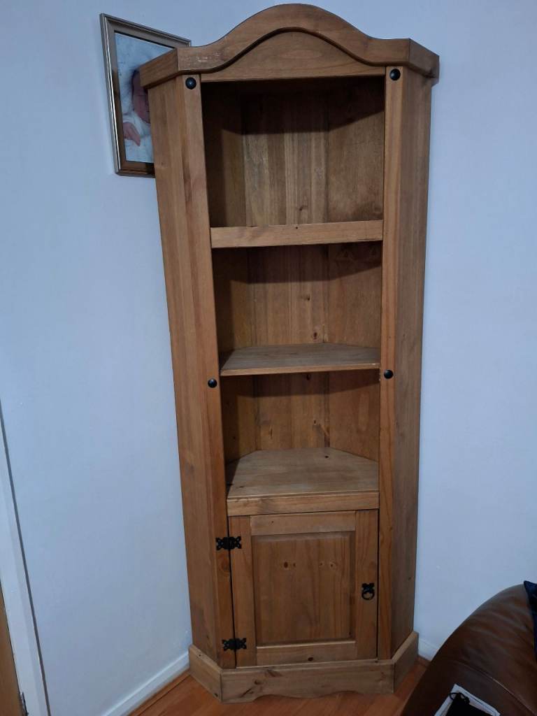 Corner cabinet