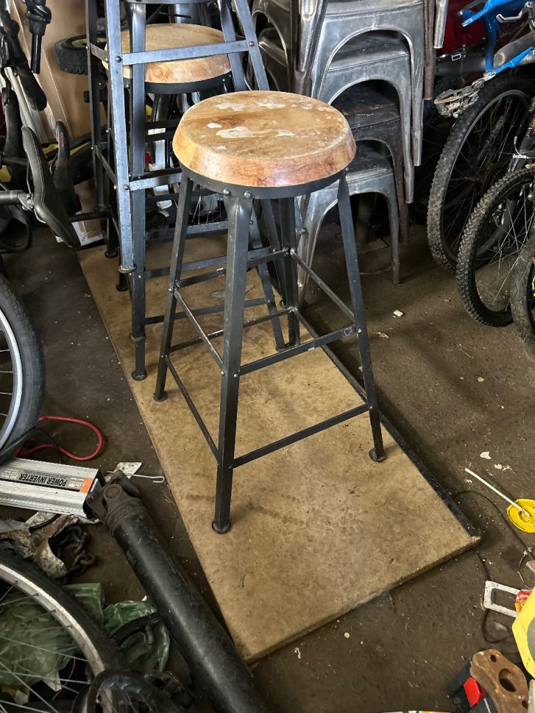 Industrial Style Bar Stools with Wooden Tops set of 5 – Fair Condition