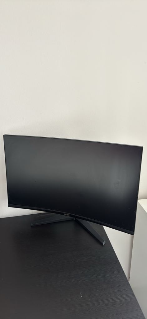 MSI G274CV 27” Curved Gaming Monitor – 170Hz – Full HD