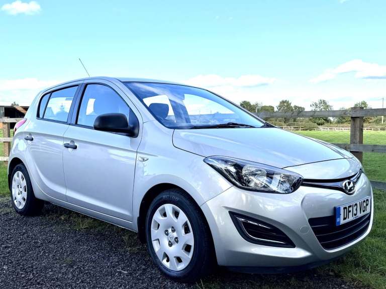 2013 13 Hyundai i20 1.2 (85) Classic (A/C) 5 Door Met Sleek Silver **£35 TAX**
