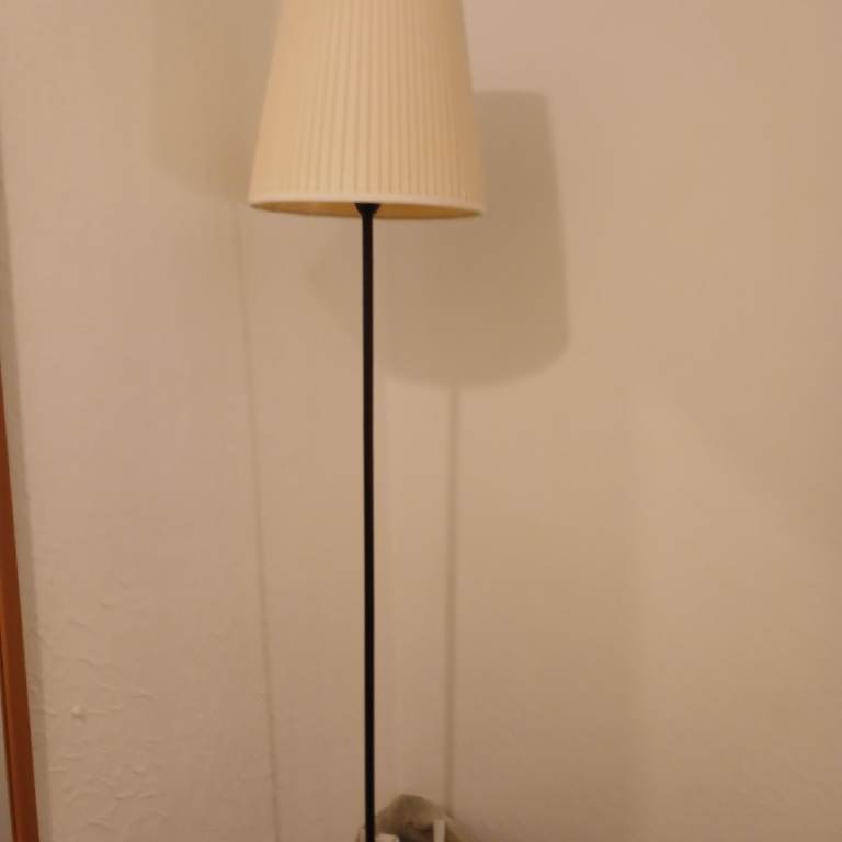 Floor lamp GONE